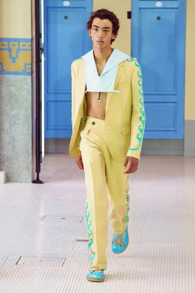 Look 1
